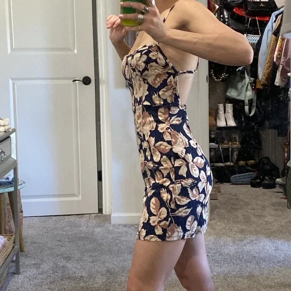 🌼 NWT Free People Floral Strappy back open back mini dress very flattering - Picture 9 of 17